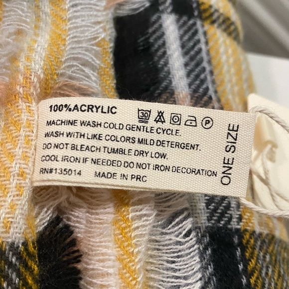 NWT Comfy Luxe Plaid Ruana, Navy and Yellow with front pockets and arm holes - Picture 5 of 7